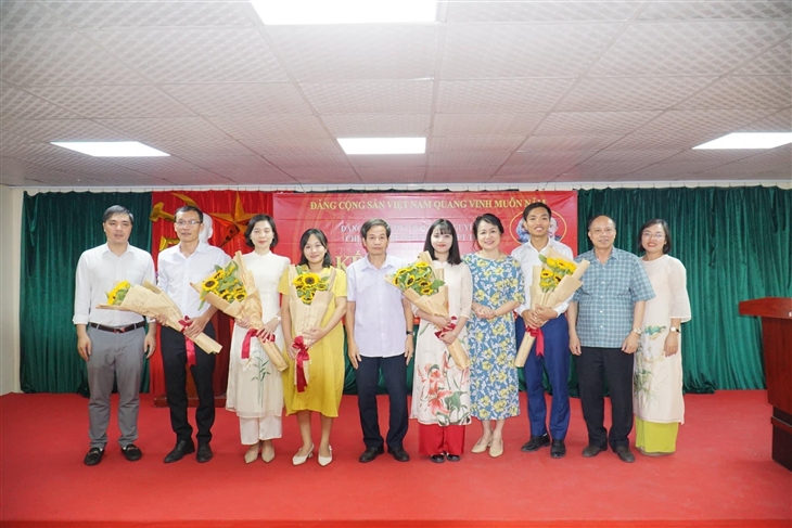 LỄ KẾT NẠP ĐẢNG VIÊN MỚI TRƯỜNG THCS - THPT HÀ THÀNH