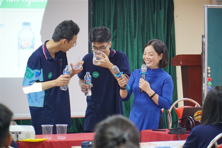 TẬP HUẤN PHƯƠNG PHÁP DẠY HỌC ĐỂ HỌC SINH HIỂU BÀI NGAY TRÊN LỚP THÔNG QUA CHƯƠNG TRÌNH DẠY TINH GỌN GẮN VỚI THỰC TIỄN VÀ TRUYỀN CẢM HỨNG TẠI TRƯỜNG THCS-THPT HÀ THÀNH