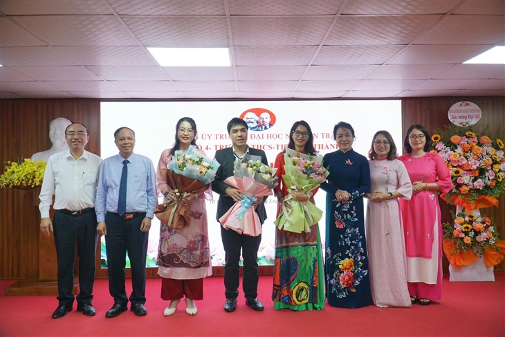 ĐẠI HỘI CHI BỘ 4 TRƯỜNG TRUNG HỌC CƠ SỞ - TRUNG HỌC PHỔ THÔNG HÀ THÀNH NHIỆM KỲ 2025 - 2027