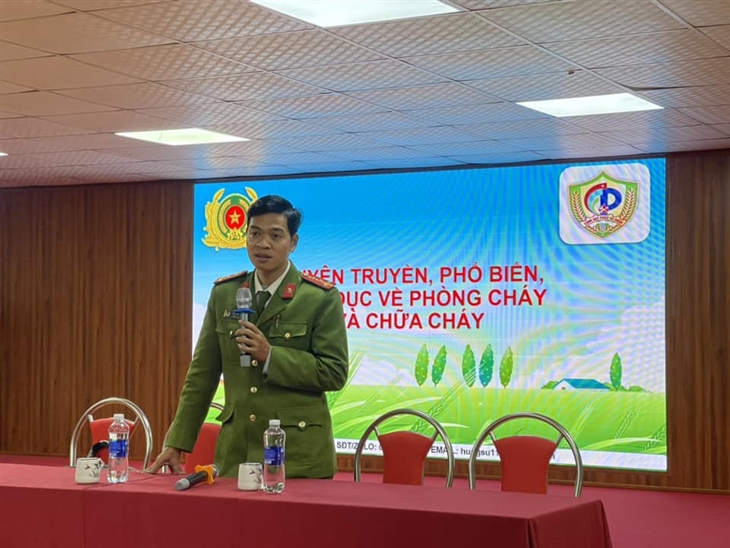 TẬP HUẤN KỸ NĂNG PHÒNG CHÁY CHỮA CHÁY CHO CÁN BỘ GIÁO VIÊN