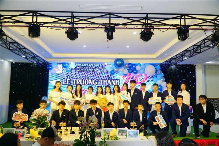 “KHI TÔI 18” – LỄ TRƯỞNG THÀNH ĐẦY XÚC ĐỘNG CỦA HỌC SINH KHỐI 12 – KHÓA 2K6 TUNG BAY ƯỚC MƠ