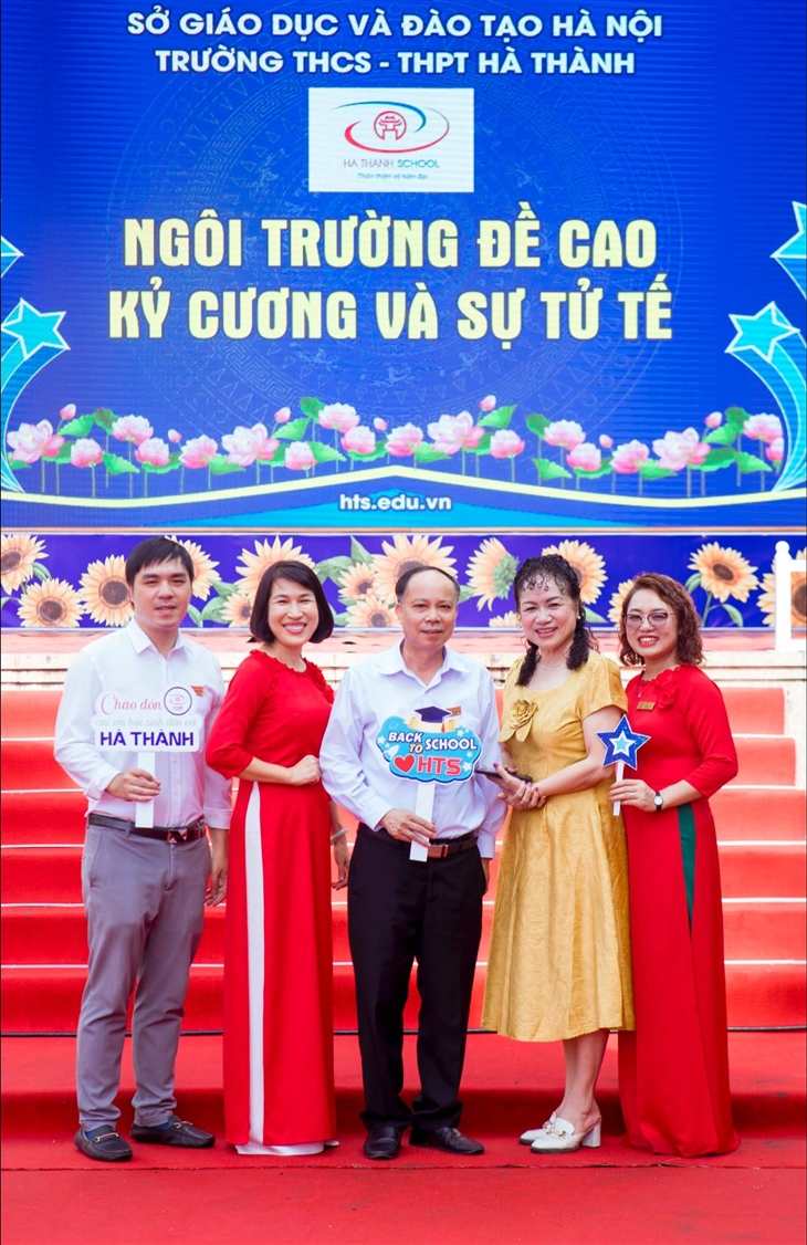 RỘN RÀNG KHÔNG KHÍ CHÀO ĐÓN HỌC SINH KHỐI 10 NĂM HỌC 2024-2025